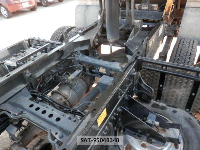 Mitsubishi FIGHTER 2018-08 2247963-13