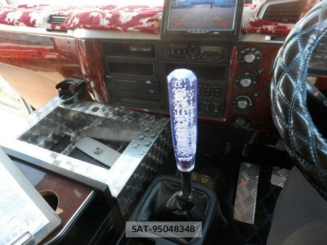 Mitsubishi FIGHTER 2018-08 2247963-25