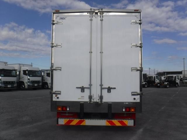 Mitsubishi FIGHTER 2023-04 2385830-14