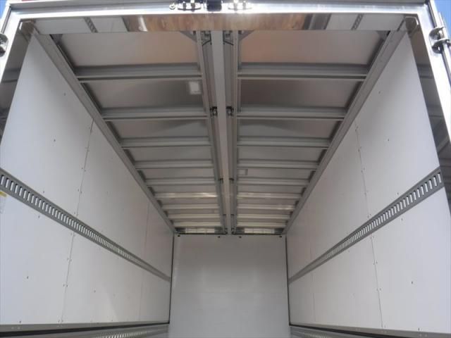 Mitsubishi FIGHTER 2023-04 2385830-21
