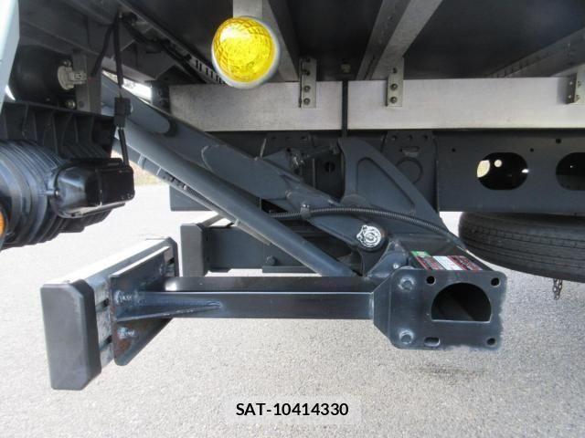 Mitsubishi FIGHTER 2020-09 2446411-29