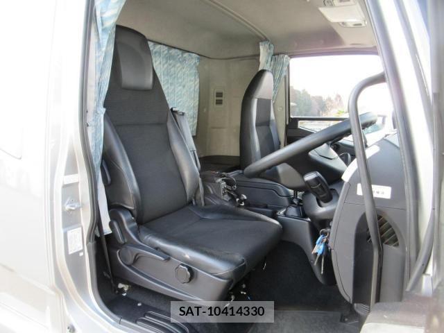 Mitsubishi FIGHTER 2020-09 2446411-6