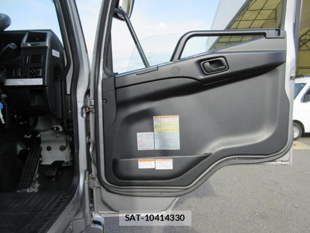 Mitsubishi FIGHTER 2020-09 2446411-7