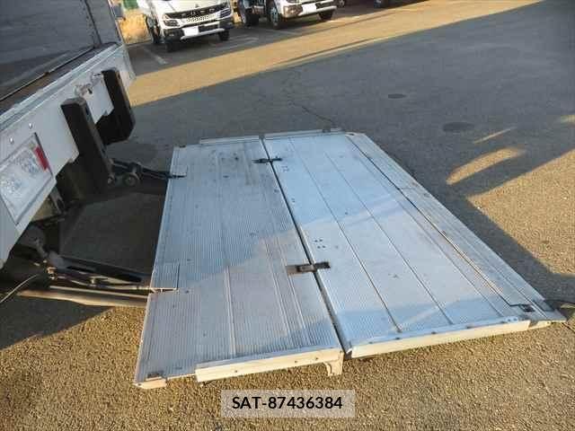 Mitsubishi FIGHTER 2019-07 2486105-19