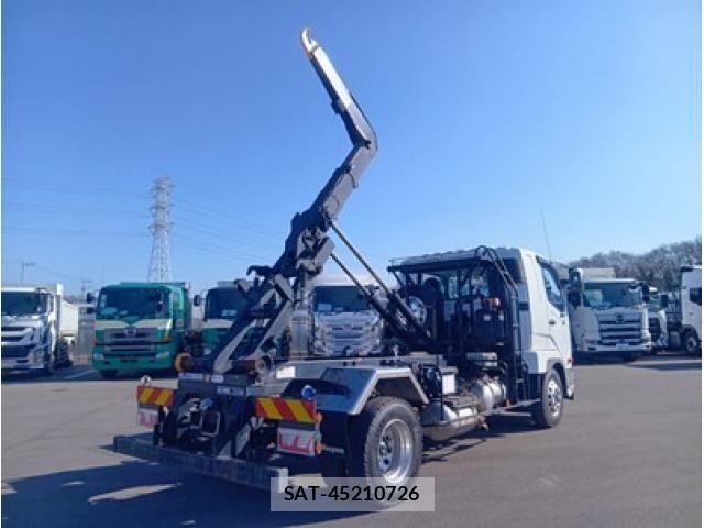 Mitsubishi FIGHTER 2021-06 2664776-6