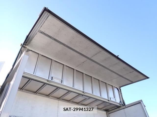 Mitsubishi FIGHTER 2018-05 2960776-23
