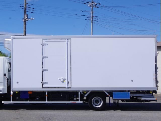 Mitsubishi FIGHTER 2025-11 3292691-21