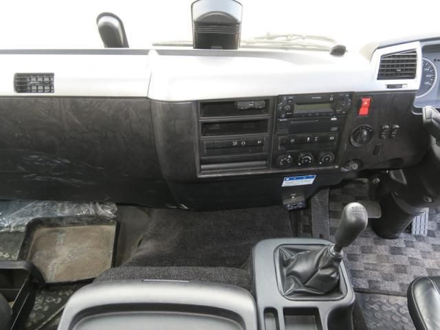 Mitsubishi FIGHTER 2022-06 3356755-29