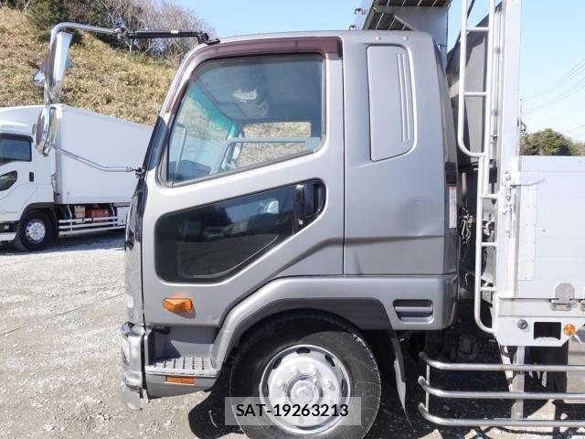 Mitsubishi FIGHTER 2015-12 3669224-13
