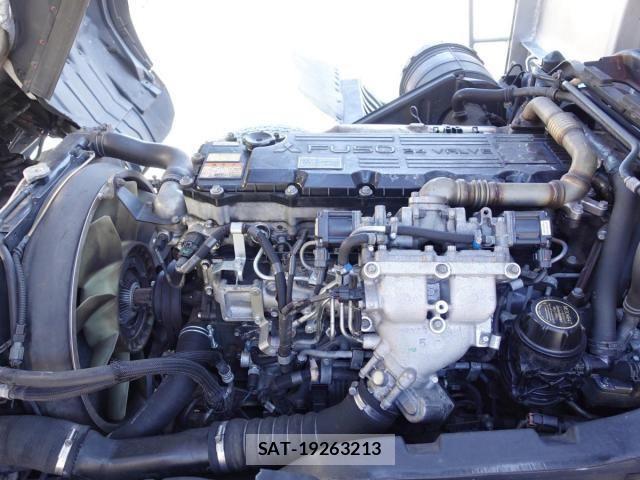 Mitsubishi FIGHTER 2015-12 3669224-18
