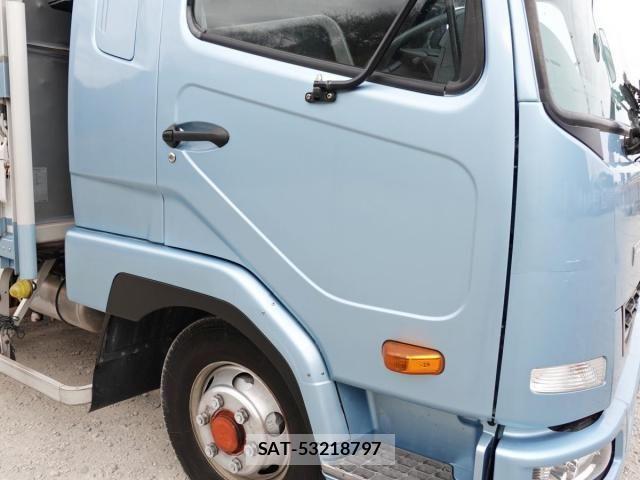 Mitsubishi FIGHTER 2017-08 3669219-5