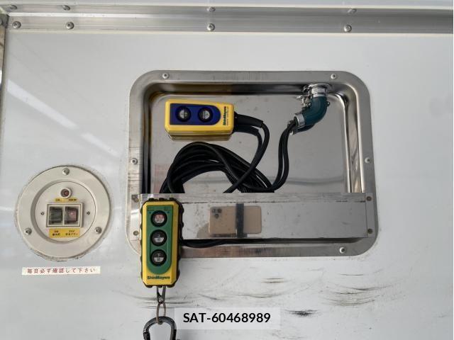 Mitsubishi FIGHTER 2023-05 3714207-15