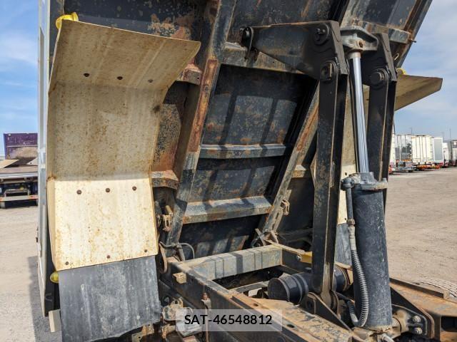 Mitsubishi FIGHTER 2020-02 3714215-27