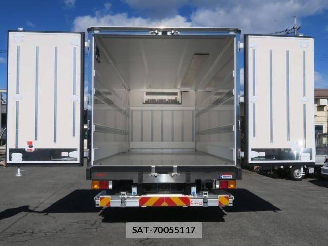 Mitsubishi FIGHTER 2025-09 4109454-3