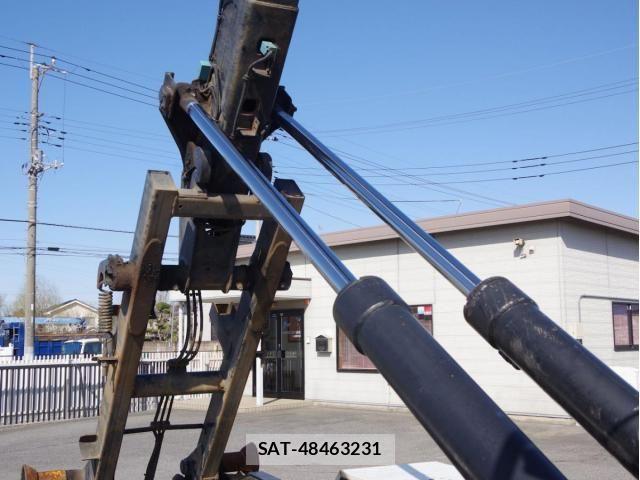 Mitsubishi FIGHTER 2016-09 4370772-10