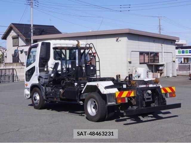 Mitsubishi FIGHTER 2016-09 4370772-2