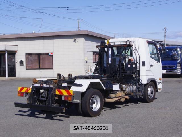 Mitsubishi FIGHTER 2016-09 4370772-3