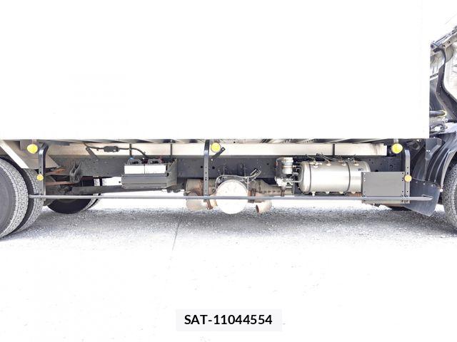 Mitsubishi FIGHTER 2015-06 4638909-21