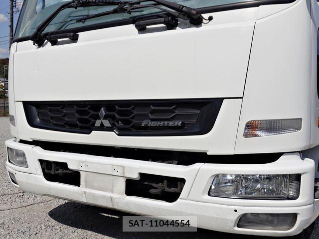 Mitsubishi FIGHTER 2015-06 4638909-2