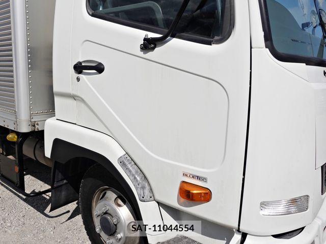 Mitsubishi FIGHTER 2015-06 4638909-4