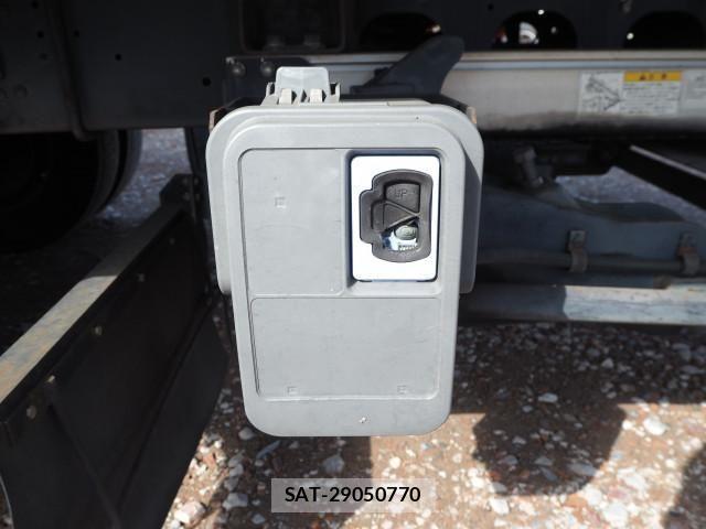 Mitsubishi FIGHTER 2014-08 4753433-26