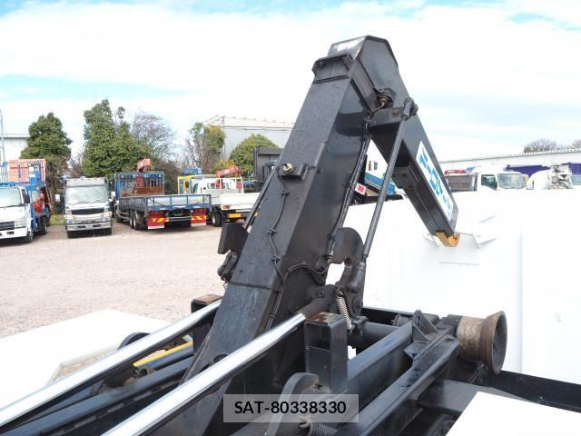Mitsubishi FIGHTER 2011-10 4941335-13