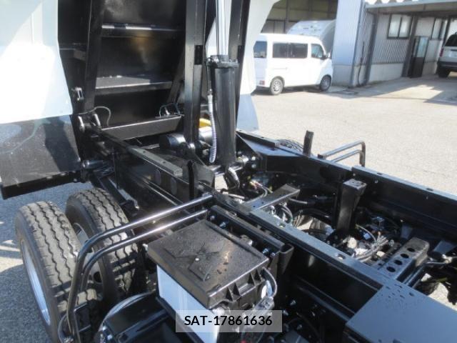 Mitsubishi FIGHTER 2025-11 4941308-12