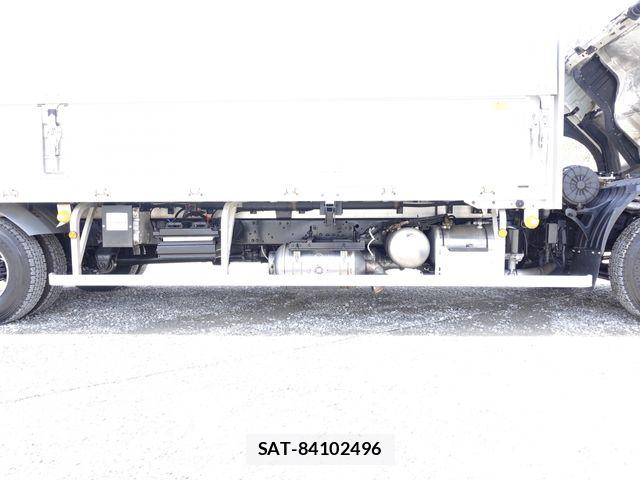 Mitsubishi FIGHTER 2020-03 5867597-17