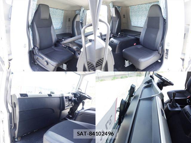 Mitsubishi FIGHTER 2020-03 5867597-21