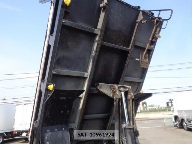 Mitsubishi FIGHTER 2021-07 5867581-9