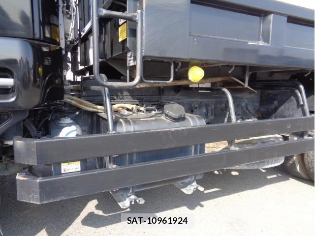 Mitsubishi FIGHTER 2021-07 5867581-18