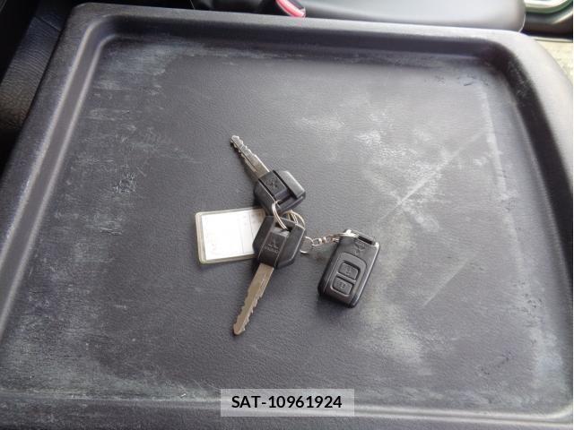 Mitsubishi FIGHTER 2021-07 5867581-24