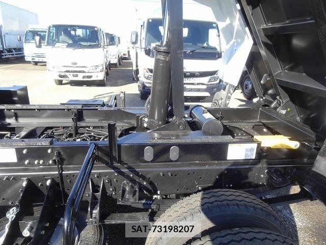 Mitsubishi FIGHTER 2025-11 5867580-9