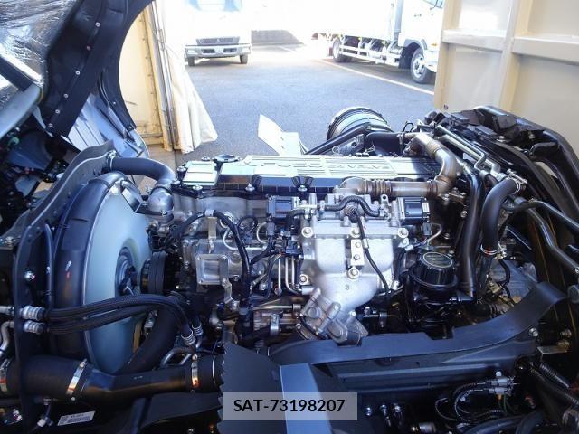 Mitsubishi FIGHTER 2025-11 5867580-11