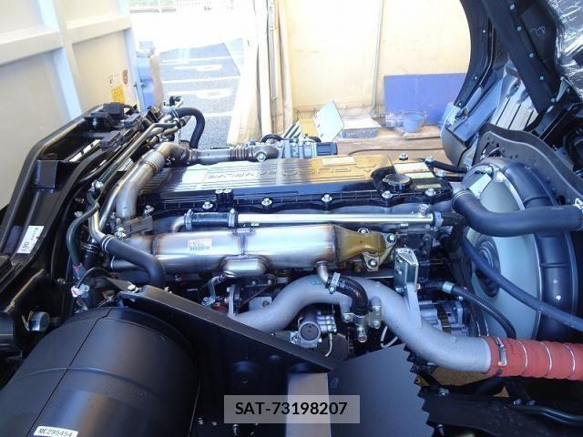 Mitsubishi FIGHTER 2025-11 5867580-13