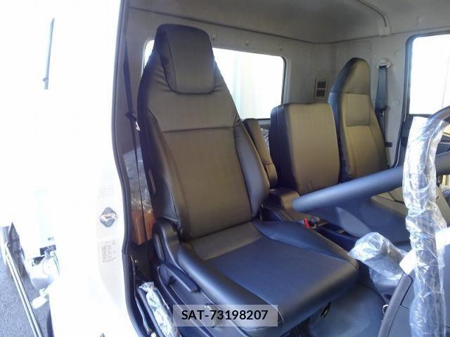 Mitsubishi FIGHTER 2025-11 5867580-14