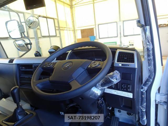 Mitsubishi FIGHTER 2025-11 5867580-16