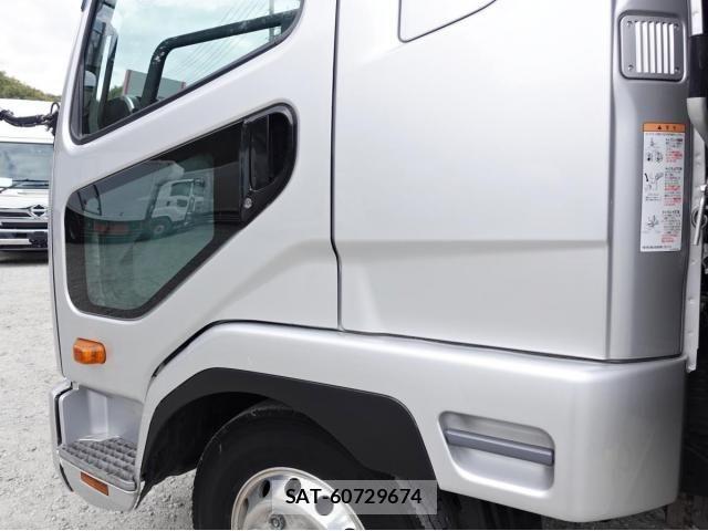Mitsubishi FIGHTER 2020-08 5867602-11