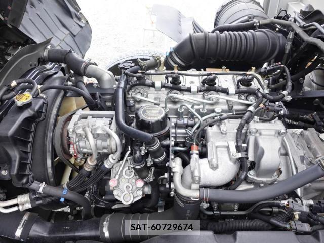 Mitsubishi FIGHTER 2020-08 5867602-17