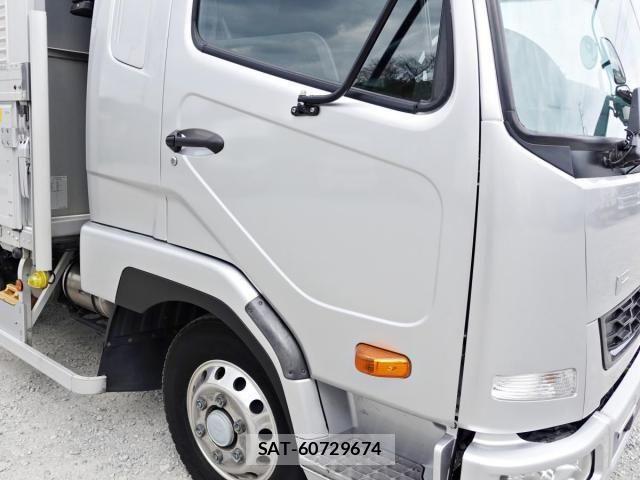 Mitsubishi FIGHTER 2020-08 5867602-4