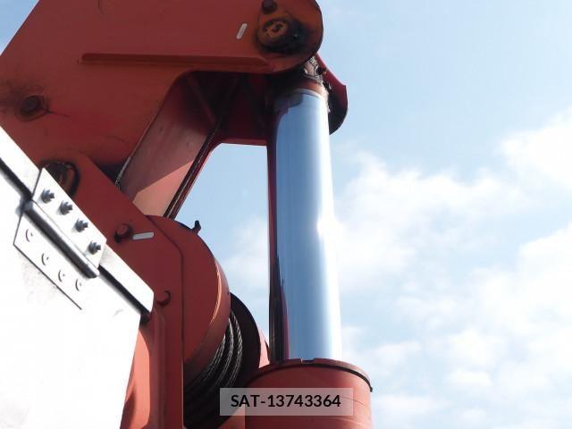 Mitsubishi FIGHTER 2004-05 5867585-13