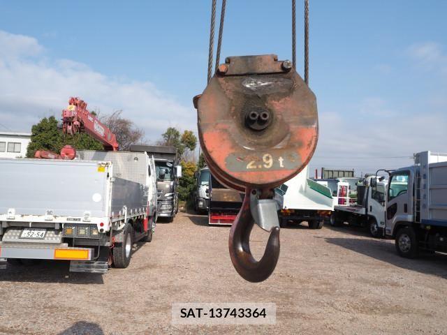 Mitsubishi FIGHTER 2004-05 5867585-16