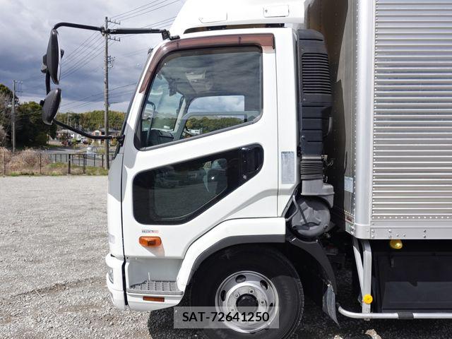 Mitsubishi FIGHTER 2016-03 5867603-12