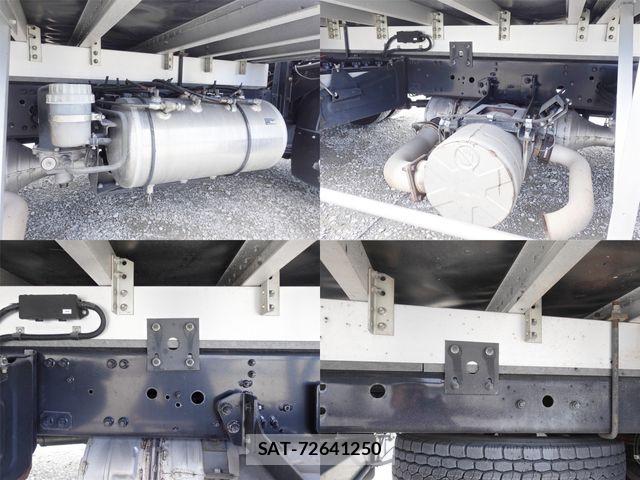 Mitsubishi FIGHTER 2016-03 5867603-23