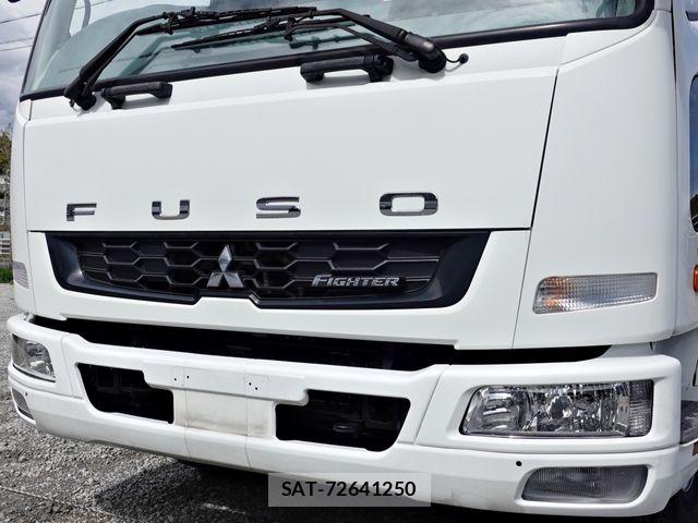 Mitsubishi FIGHTER 2016-03 5867603-2