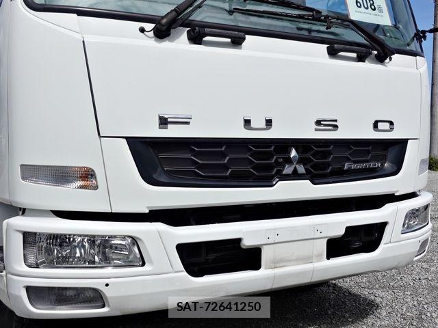 Mitsubishi FIGHTER 2016-03 5867603-3