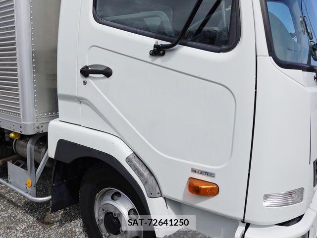 Mitsubishi FIGHTER 2016-03 5867603-4