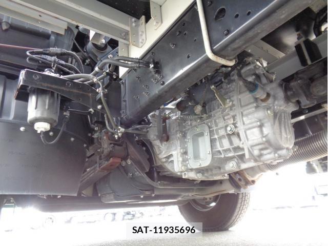 Mitsubishi FIGHTER 2022-10 6005743-12