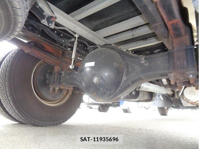 Mitsubishi FIGHTER 2022-10 6005743-13