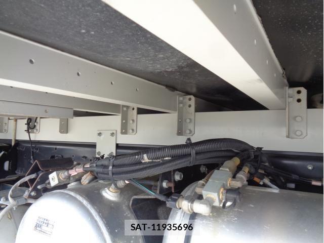 Mitsubishi FIGHTER 2022-10 6005743-14